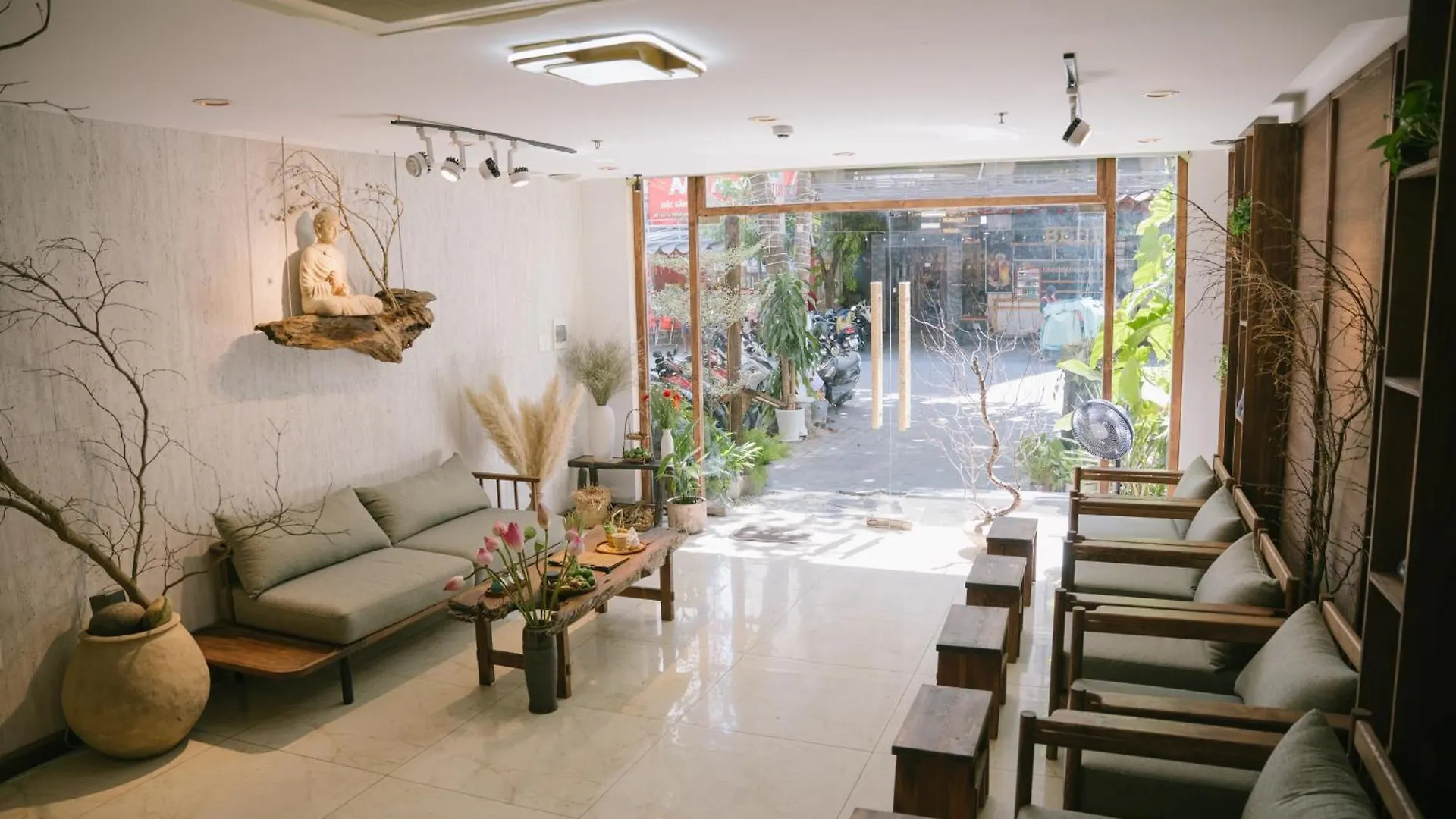 Silana Beachfront Hotel & Spa Da Nang